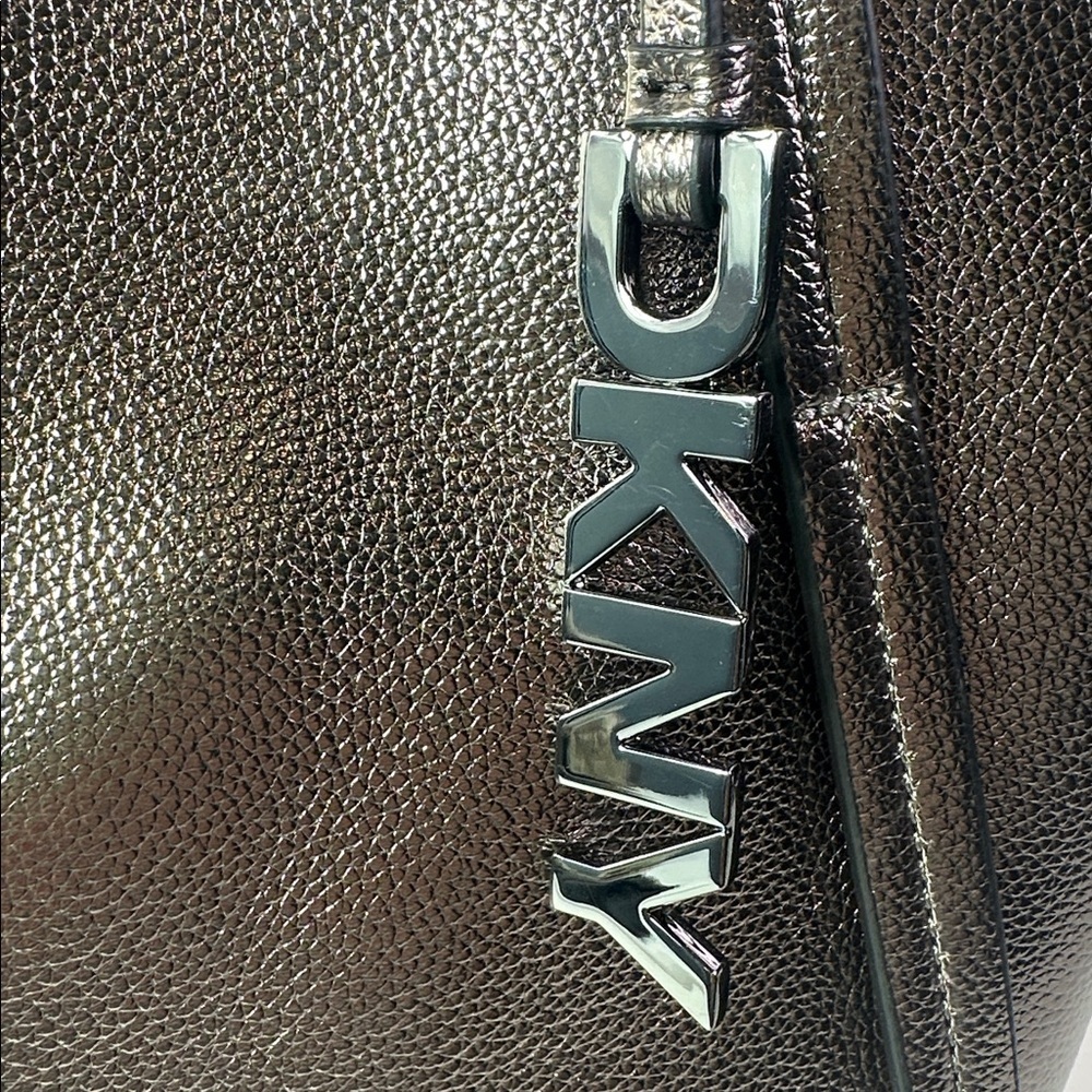 NEW DKNY WOMEN’S LYDA METALLIC EXTRA LARGE TOTE BAG - Picture 10 of 10